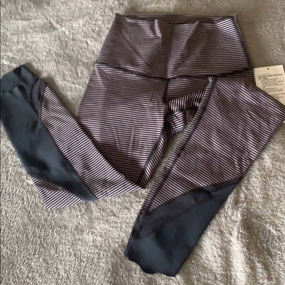 Wunder Under HR Crop 23” Scallop Leggings